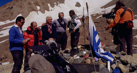 Gonzalo Arijón – Stranded: I’ve Come from a Plane That Crashed on the Mountains